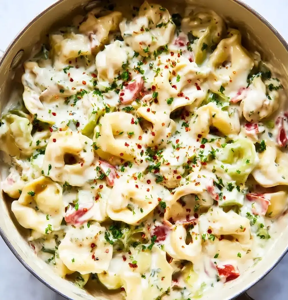 Creamy Tomato Basil Tortellini Recipe - Recipe Image