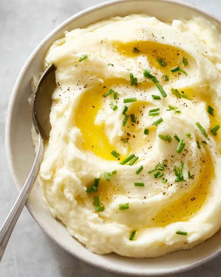 Creamy Mashed Potatoes with Butter and Chives Recipe